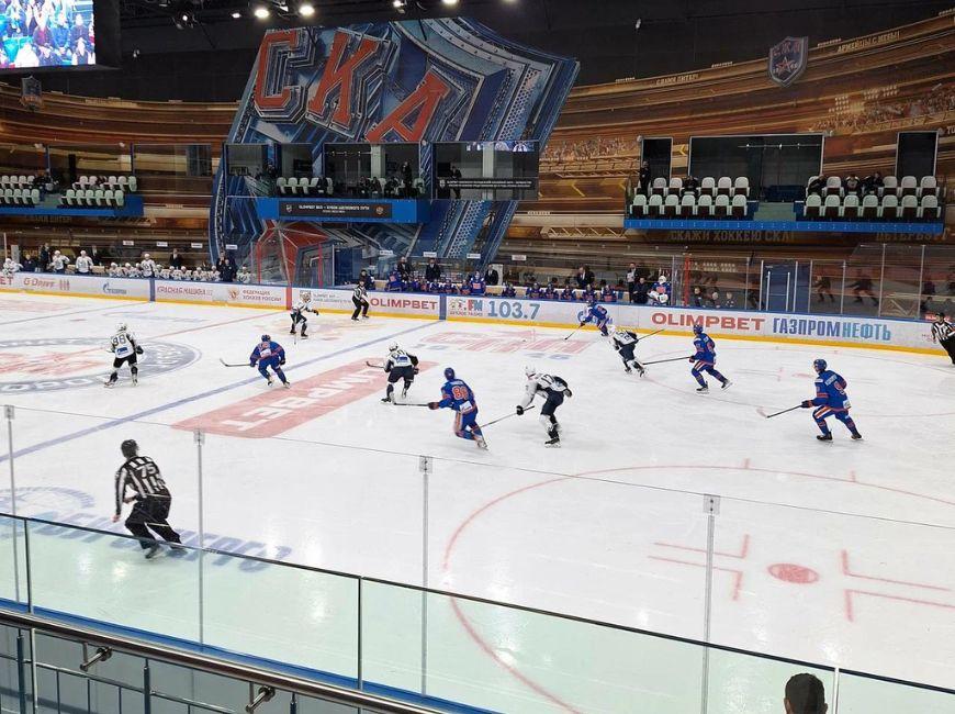 Хоккейный город каток СКА в Санкт-Петербурге
