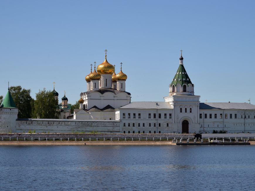 Достопримечательности Костромы Свято-Троицкий Ипатьевский мужской монастырь